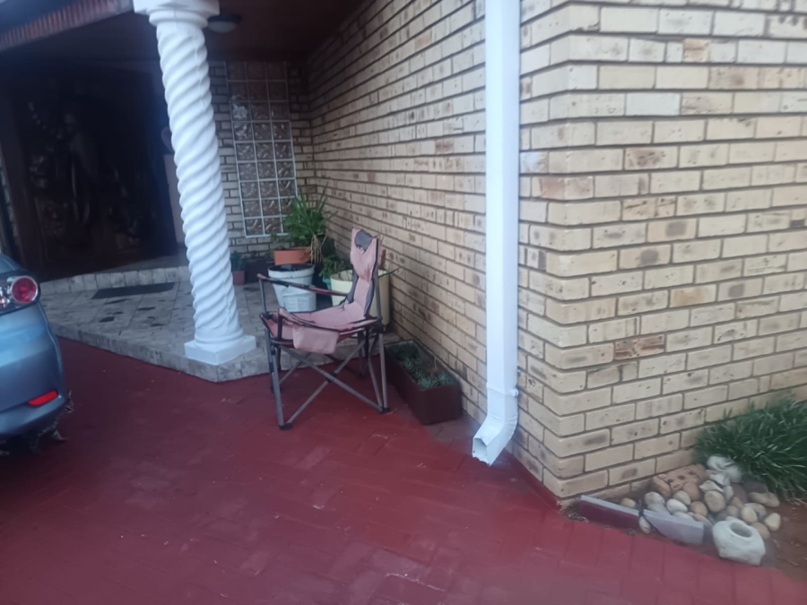 3 Bedroom Property for Sale in Roylglen Gardens Northern Cape